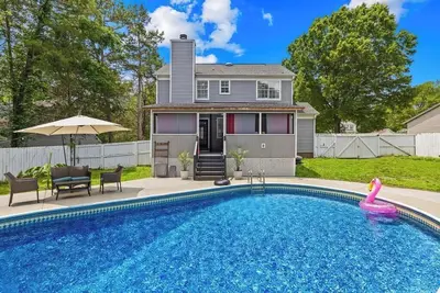 Image de Family Favorite Pool House - Grill - Game Room - Close to Carowinds!