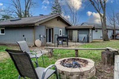 Image de 3/1 Wooded Nature Retreat Near Lakes and Skiing