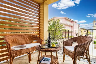 Spacious near downtown with private parking