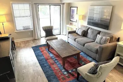 Image de Walk to Sanford Stadium! Perfect Athens Condo