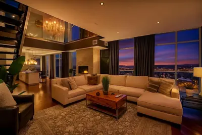 Image de City Skyline Penthouse - Free Parking / 24/7 gym