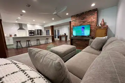 Huge Waterfront w/Terrace-Chef Kit-W/D-Spa Baths!