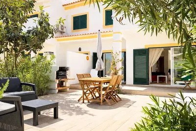 Image de House w/ Pool - 5min Walk to Alemães Beach by BeCherish