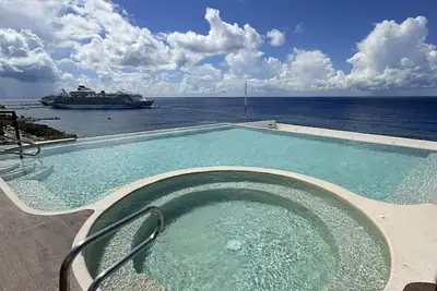 Image de 2-bdrm condo in sunny Cozumel with ocean views, 2 pools, hot tub, fitness room