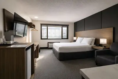 Relaxing Mountain Stay w/ Cozy Beds — Easy Access & Parking