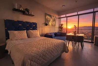 Image de Level 15 - Suite with A/C – ArtHaus - Luxury - Zona Rosa
