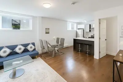 Image de Near F1 Circuit 3br Condo w/2 Parking, Modern Cozy Hideaway – Stylish Suite
