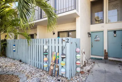 Image de Spacious 2br + Loft Townhome w/ Beach, Pool, & Marina in Gated Community