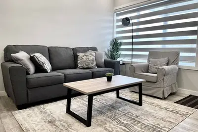 Image de Cozy 2  Bedroom Guest Suite close to Yyc Airport!