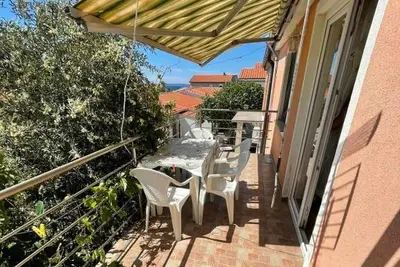 Image de Appartement de deux chambres avec le balcon l'île de Vir - Kozjak - Vir - Kozjak, Vir (A-25537-b)