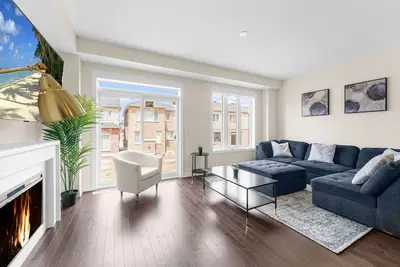 Image de Entire Home Get Away with 65\"Tv, PingPong and 9Bed