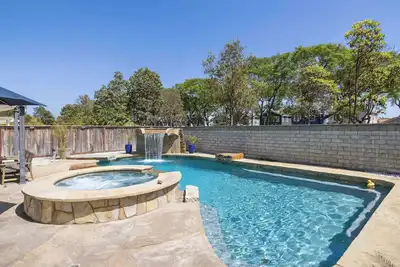 Image de Serene Coastal 3br Getaway w/ Pool, Hot Tub & Fireplace