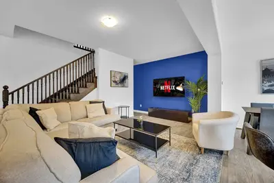 Image de Brand New 2Storey house with 65\" Tv