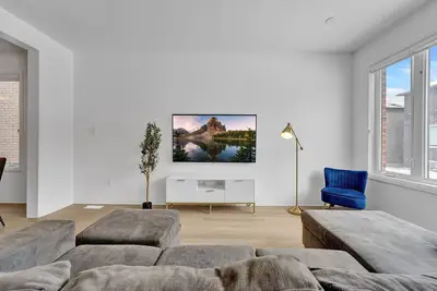 Image de Massive 8 Bed Luxury Estate with 65\" Tv and Free Parking