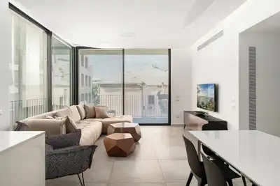 Image de Bright 2br Apartment Near Beach by HolyGuest