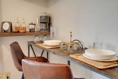Image de 5 Mi to Elephant Rocks State Park! Quaint Condo