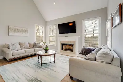 Image de Private Yard & Pool Access! Family Home in Acworth