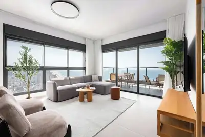 Image de Luxury 5br Penthouse | Balcony w/Jacuzzi | Mamad