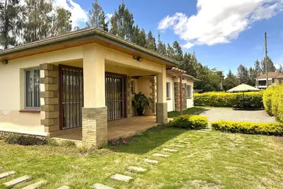 Image de Spacious 4br Farmhouse Retreat with Large Kitchen & Peaceful Surroundings.