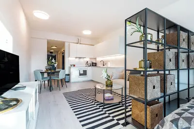 Light & Airy Comfort Studio / Garage + Balcony