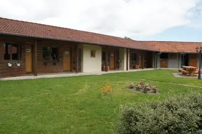 Image de Gîte « Jeunot » avec terrasse et jardin privés