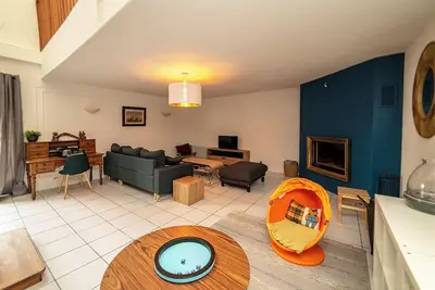 Image de Grande maison de vacances 8 personnes, 5 minutes à pieds de la mer.