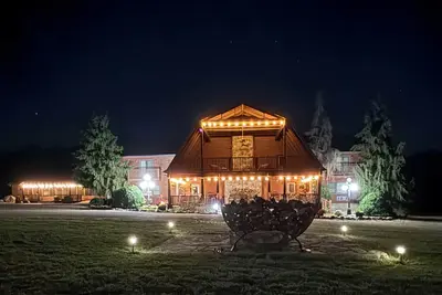 Image de Fantastic 11-bedroom/ 13- bath lodge in Eminence