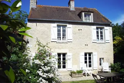 Image de Gîte - Maison ancienne en pierre, jardin clos – \"Les Sureaux\"