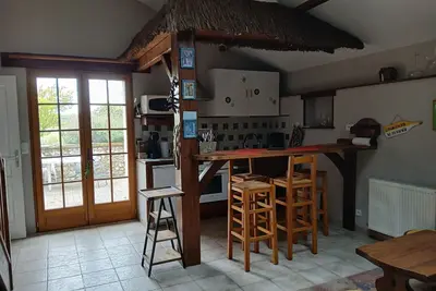 Image de Maison de campagne avec piscine près des sentiers de randonnée, de la rivière