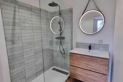 Image de Séjour Bucolique au Calme – Charmant 2 Pièces dans Parc Arboré