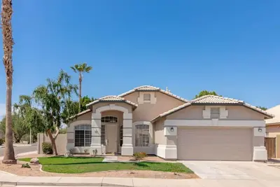 Image de Heated Pool Chandler Home & Chef's Kitchen!