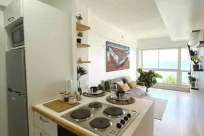 Image de Ocean View. Cozy apartment in front of the sea