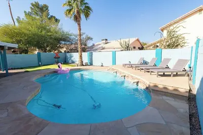 Image de Phoenix 4br Oasis—Free Heated Pool + Game Room
