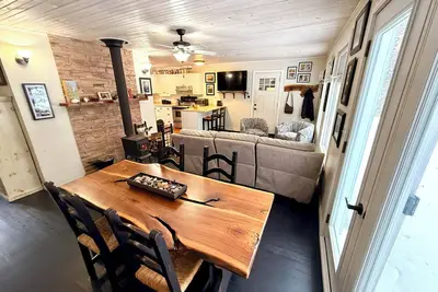 Image de River Haven Hideaway - Muskoka River Cozy Cottage