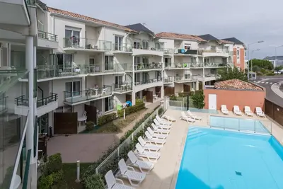 Image de Piscine sur place | Proche du port & des commerces
