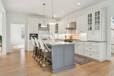 Image de 3 Mins to York Beach | Large Deck | Water View