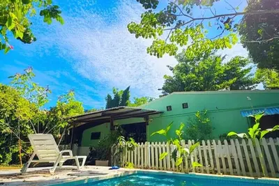 Image de Gorgeous 2-bed home - sleeps up to 5 - Ac + private pool -5 mins to beach & town