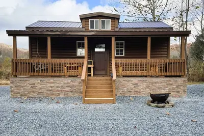 Image de Buck Hill Campground Tiny Home Cabin #3
