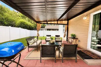 Image de Summer vacation retreat with Bbq and Spacious fenced backyard - 200 a night