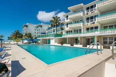 Image de Best Place to Stay in Barbados! Balcony, Oceanfront, Outdoor Pool, Free Parking!