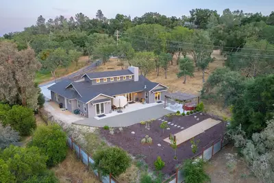 Image de Luxurious Farmhouse by Templeton Vacation Rentals