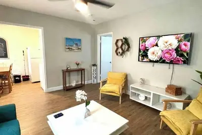 Image de Coastal Charm; quick drive to the Ocean • Pets Ok