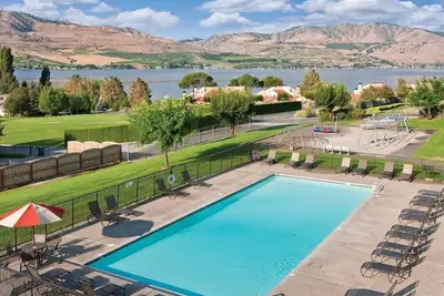 Image de Lake Chelan | Family Lake Escape | Pool + Lake | 2br