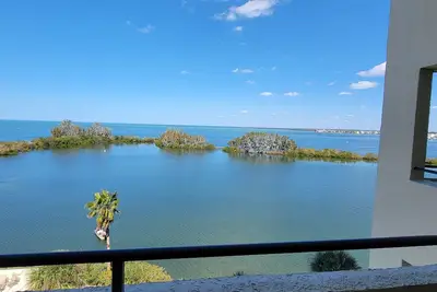 Image de 2 bed 2 bath condo on the Gulf with heated pool and pickleball