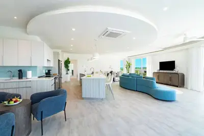 Image de Ellipse Resort, Grace Bay /Jr Suite One Bedroom with Grace Bay Street View