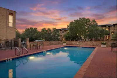 Image de New Spacious 2br Condo w Pool Near Domain & Dt
