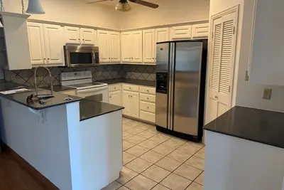 Image de Bass fishing retreat with ample parking, walkable to the marina and dining