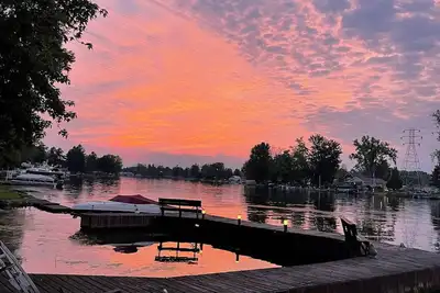 Image de 3-bedroom Riverfront home in Brewerton with dock