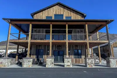 Image de Spacious 10 bed cabin in delightful Irwin!