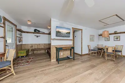 Image de \"The Nutt\" A Stylish Family+ Pet-Friendly Coastal Compound in Historic Swansboro